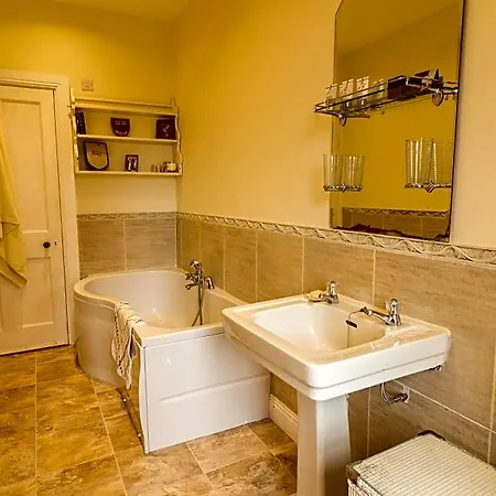 Dunmore Gardens Bed & Breakfast 4*